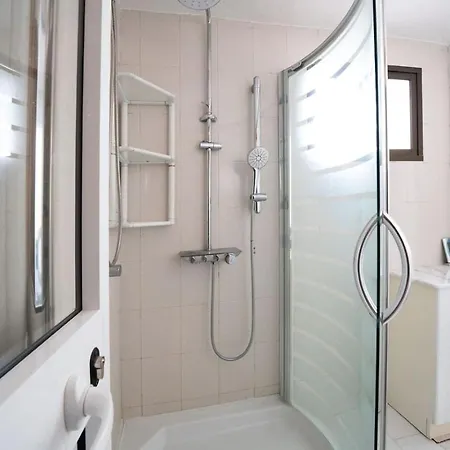 Beautiful House With Big Jacuzzi And Sauna Дом отдыха